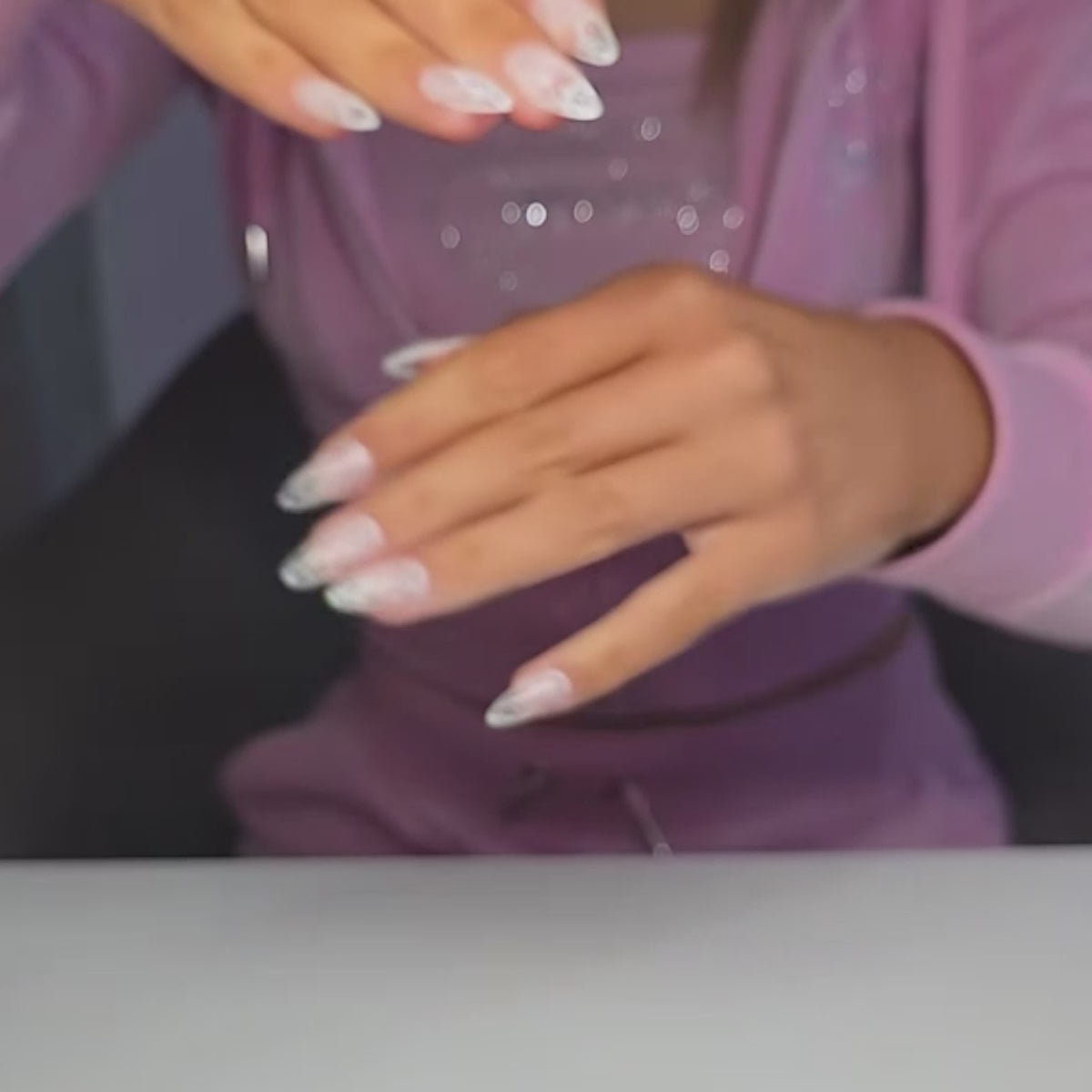 Unghie Finte Burgundy - Eleganza Natalizia in 5 Minuti